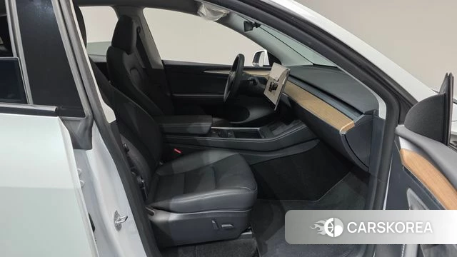 Tesla Model Y 2024 Белый из Кореи, фото 2