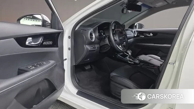 Kia The New K3 2nd generation 2021 Белый из Кореи, фото 2