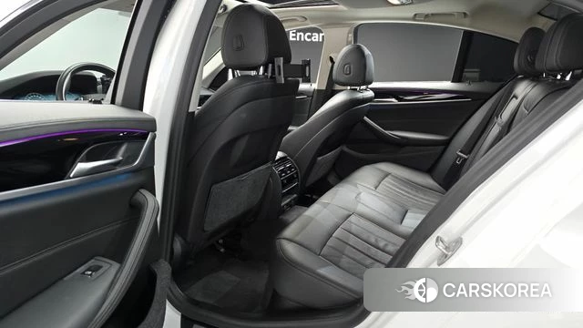 BMW 5 Series (G30) 2019 Белый из Кореи, фото 2