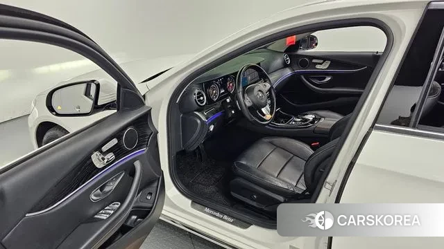 Mercedes-Benz E-Class W213 2018 Белый из Кореи, фото 2