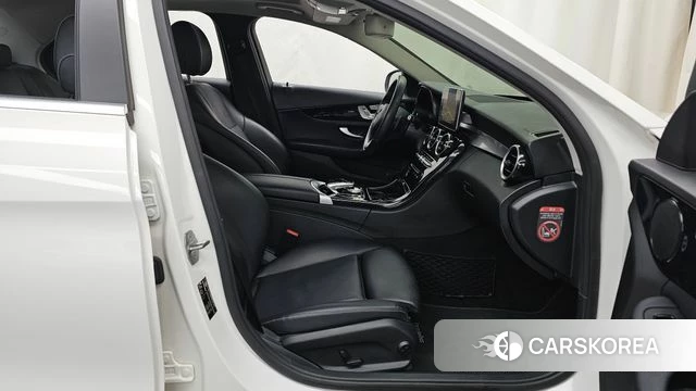 Mercedes-Benz C-Class W205 2018 Белый из Кореи, фото 2