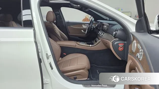 Mercedes-Benz E-Class W213 2020 Белый из Кореи, фото 2