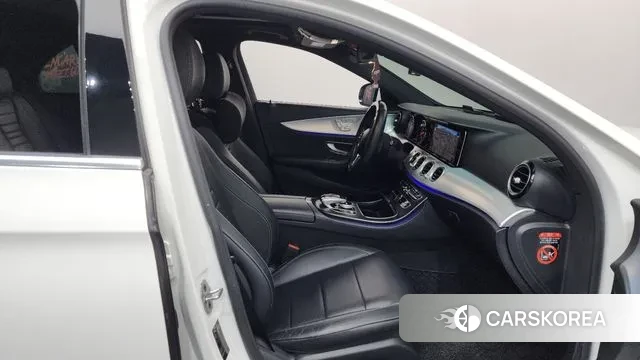 Mercedes-Benz E-Class W213 2019 Белый из Кореи, фото 2