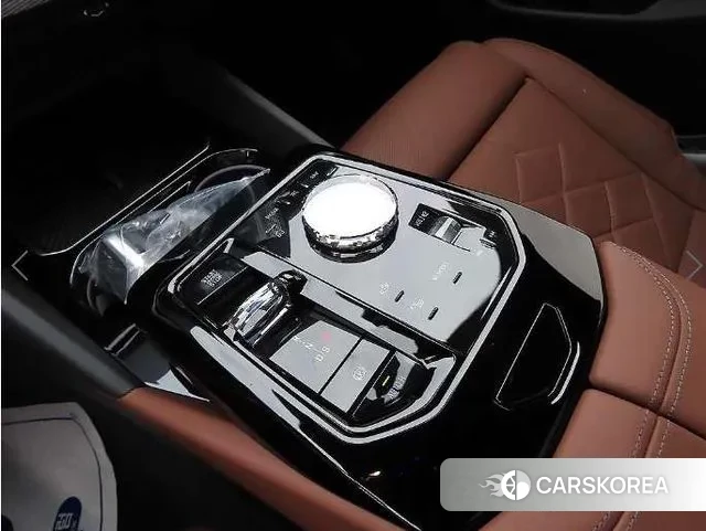 BMW 5 Series (G60) 2025 Белый из Кореи, фото 2