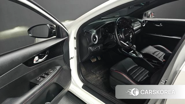 Kia The New K3 2nd generation 2021 Белый из Кореи, фото 2