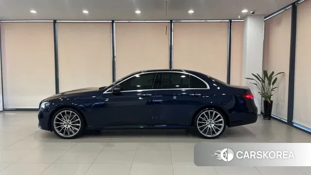 Mercedes-Benz E-Class W213 2021 Синий из Кореи, фото 2