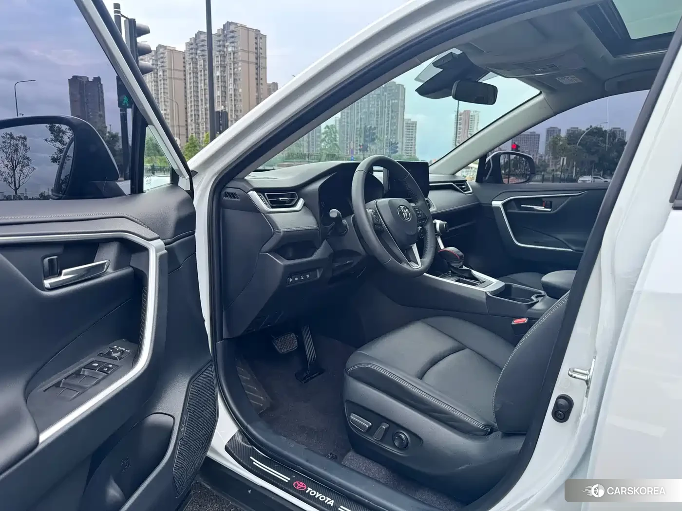 Toyota RAV4 2024 Белый из Китая, фото 2