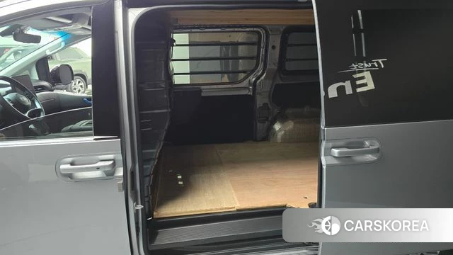 Hyundai Staria 2024 Серебряный из Кореи, фото 2