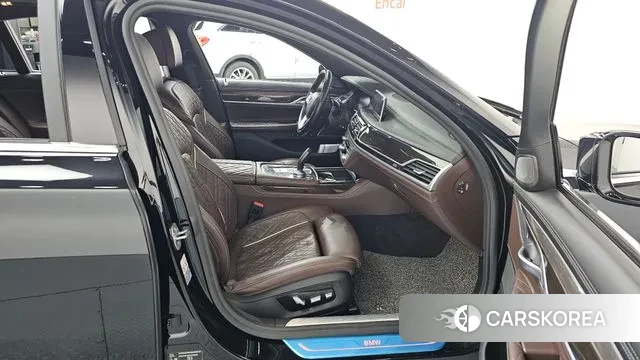 BMW 7 Series (G11) 2019 Черный из Кореи, фото 2