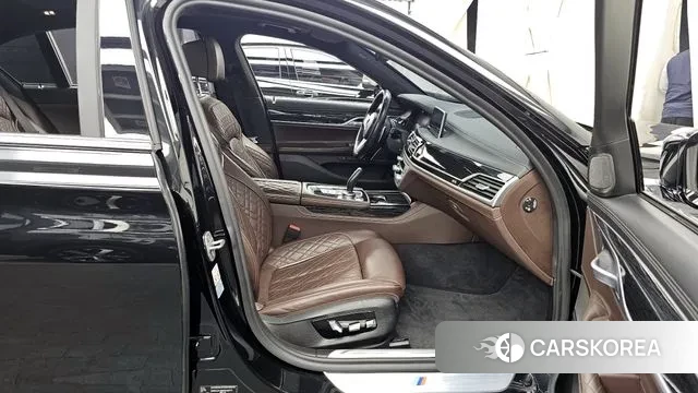 BMW 7 Series (G11) 2021 Черный из Кореи, фото 2