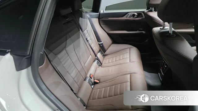 BMW i4 2025 Белый из Кореи, фото 2