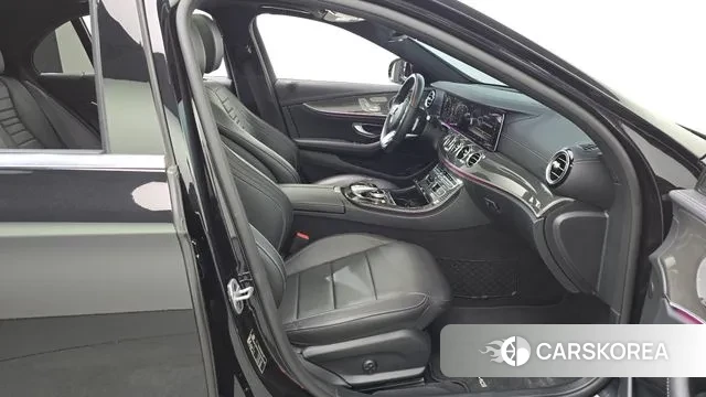 Mercedes-Benz E-Class W213 2019 Черный из Кореи, фото 2