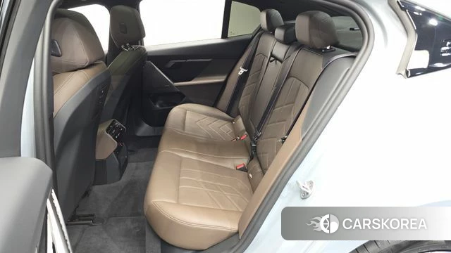 BMW 5 Series (G60) 2025 Светло-серебряный цвет из Кореи, фото 2