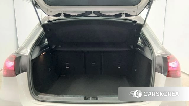 Mercedes-Benz A-Class W177 2025 Белый из Кореи, фото 2