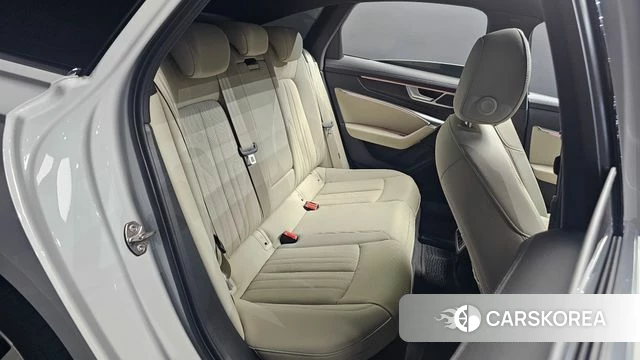 Audi A6 (C8) 2023 Белый из Кореи, фото 2