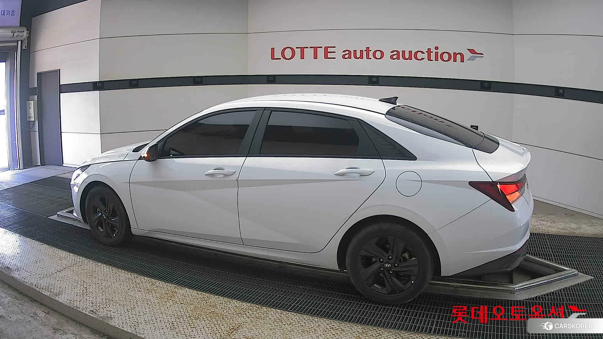 Hyundai Avante 2023 Polar White из Кореи, фото 2