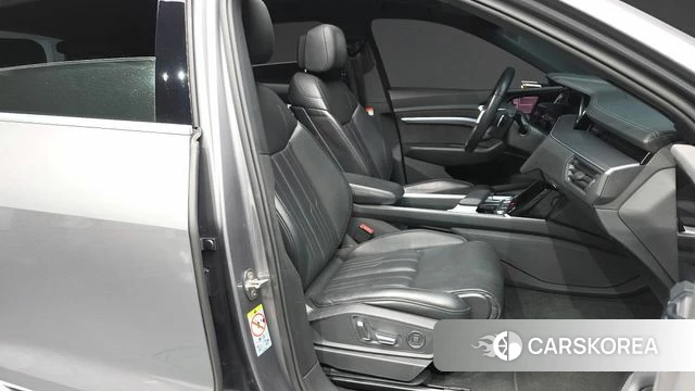 Audi e-Tron 2020 Серебряный из Кореи, фото 2