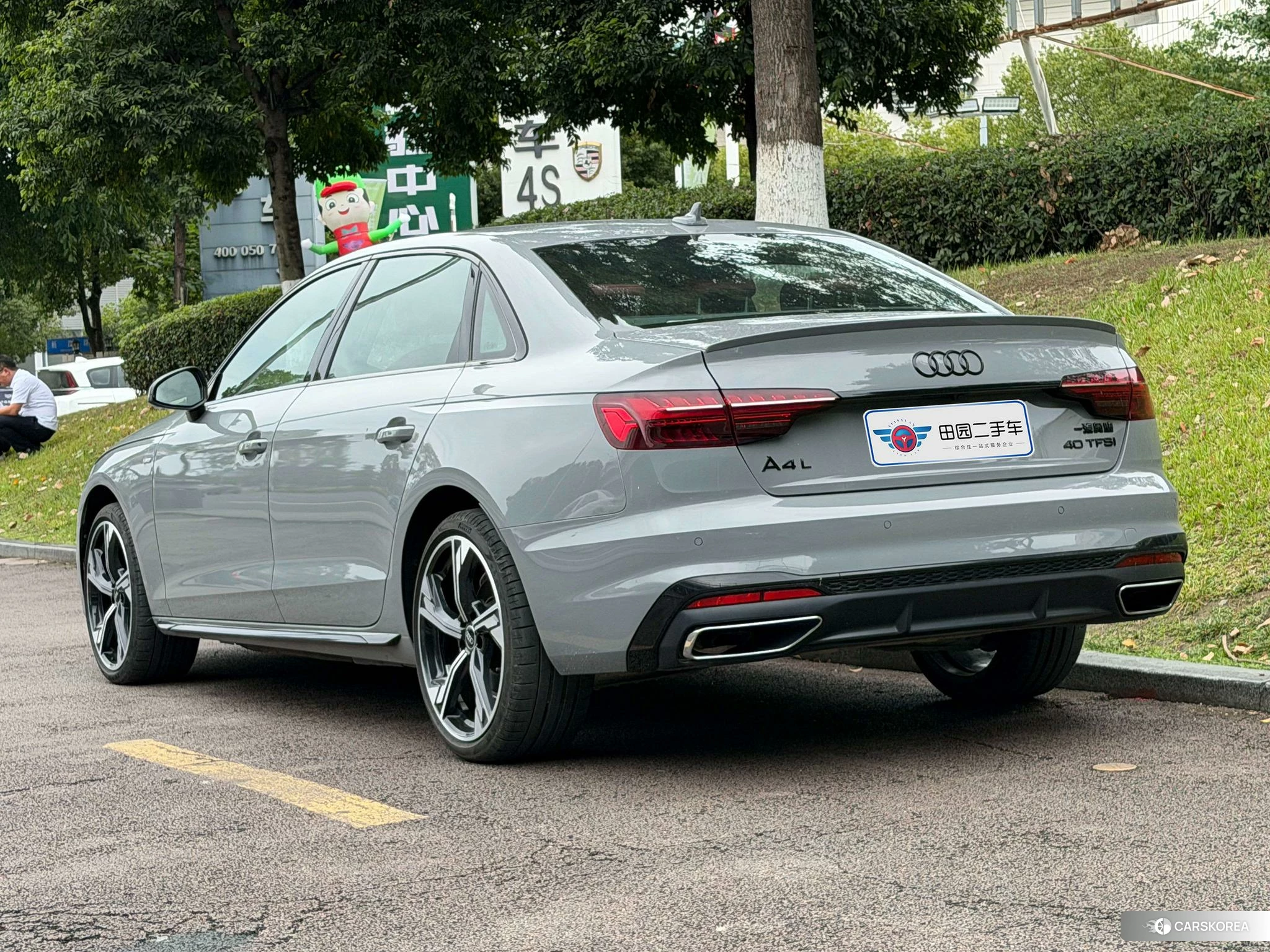 Audi A4L 2025 Серебристо-серый из Китая, фото 2