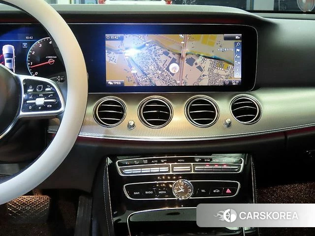 Mercedes-Benz E-Class W213 2018 Черный из Кореи, фото 2