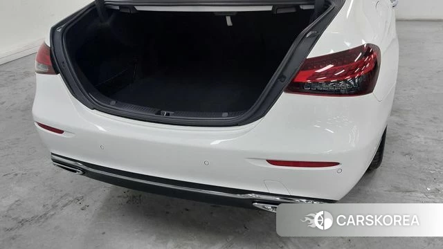 Mercedes-Benz E-Class W213 2023 Белый из Кореи, фото 2