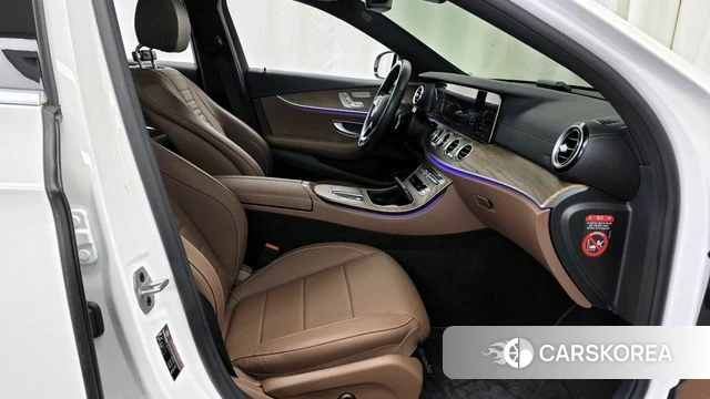 Mercedes-Benz E-Class W213 2021 Белый из Кореи, фото 2