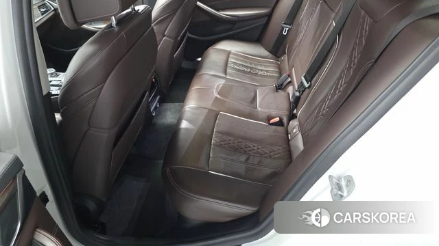 BMW 5 Series (G30) 2018 Белый из Кореи, фото 2