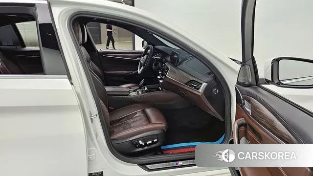 BMW 5 Series (G30) 2020 Белый из Кореи, фото 2