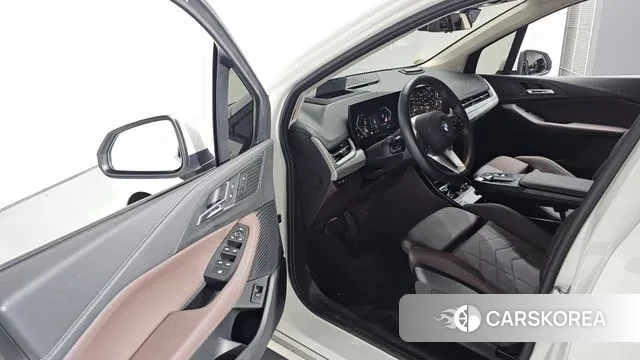 BMW 2 Series Active Tourer (U06) 2023 Белый из Кореи, фото 2