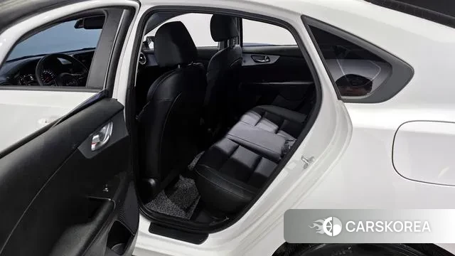 Kia The New K3 2nd generation 2023 Белый из Кореи, фото 2