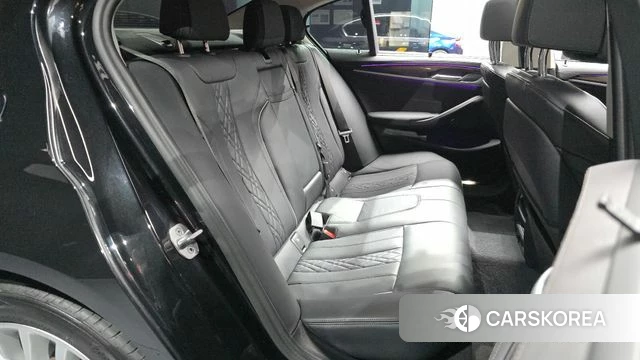 BMW 5 Series (G30) 2022 Черный из Кореи, фото 2