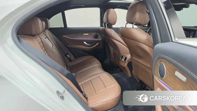 Mercedes-Benz E-Class W213 2022 Белый из Кореи, фото 2