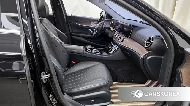 Mercedes-Benz E-Class W213 2020 Черный из Кореи, фото 2