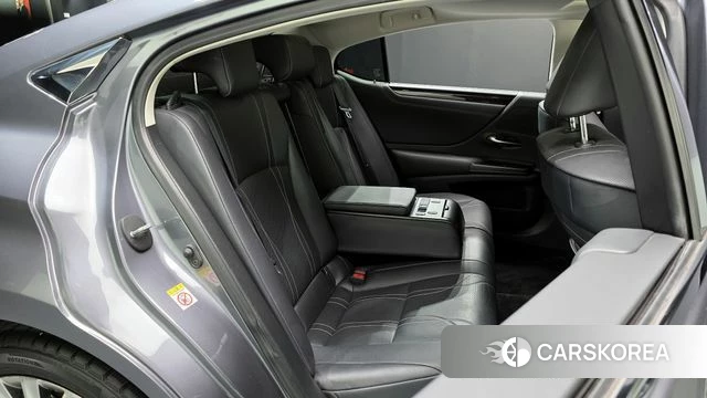 Lexus ES300h 7th generation 2018 Серый из Кореи, фото 2