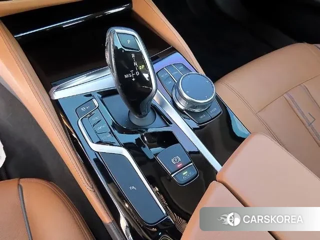 BMW 5 Series (G30) 2018 Черный из Кореи, фото 2