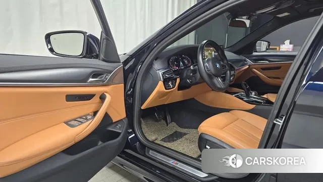 BMW 5 Series (G30) 2023 Черный из Кореи, фото 2