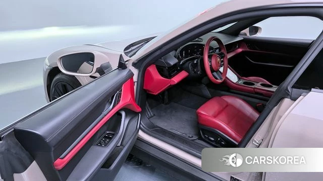 Porsche Taycan 2022 Жемчужный цвет из Кореи, фото 2