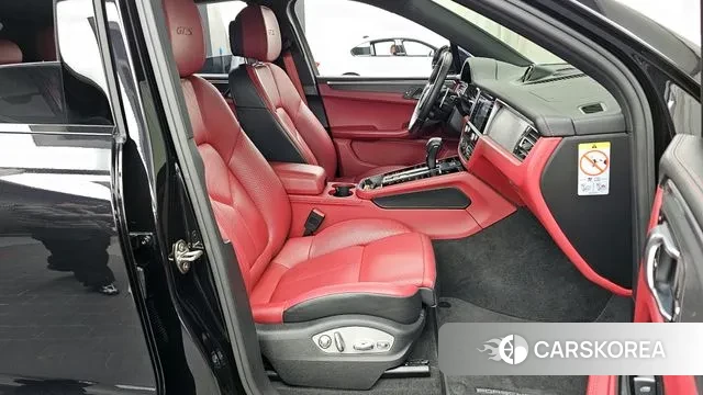 Porsche Macan 2023 Черный из Кореи, фото 2