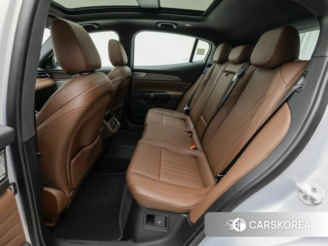 Maserati Grecale 2024 Светло-серебряный цвет из Кореи, фото 2