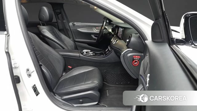 Mercedes-Benz E-Class W213 2019 Белый из Кореи, фото 2