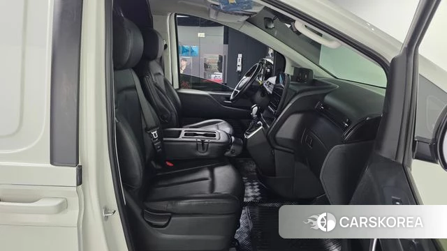 Hyundai Staria 2022 Белый из Кореи, фото 2