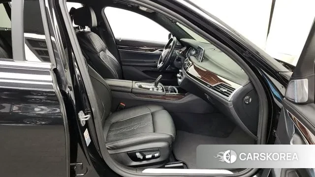 BMW 7 Series (G11) 2018 Черный из Кореи, фото 2