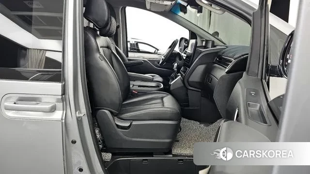 Hyundai Staria 2023 Серебряный из Кореи, фото 2