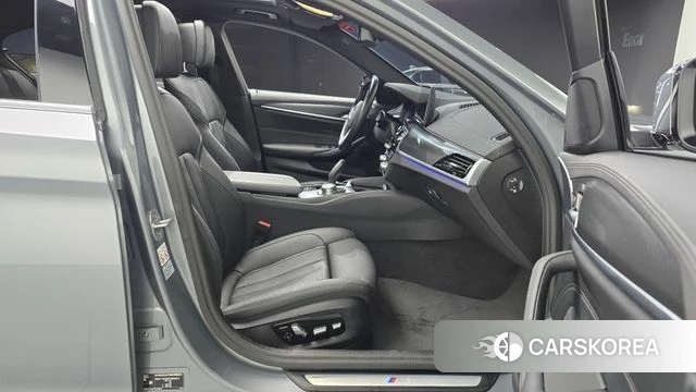 BMW 5 Series (G30) 2023 Серый из Кореи, фото 2