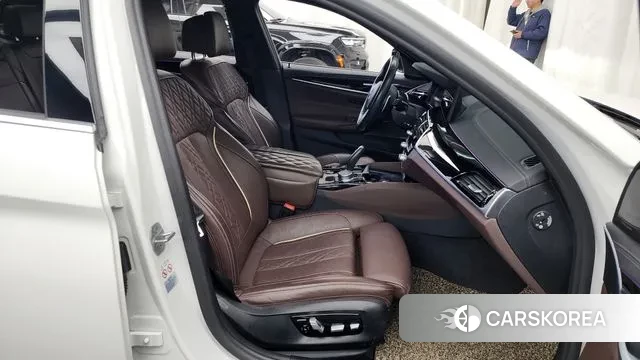 BMW 5 Series (G30) 2021 Белый из Кореи, фото 2