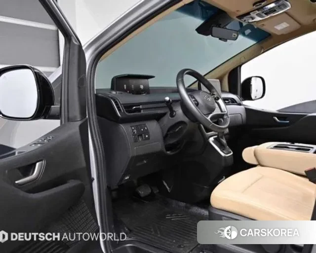 Hyundai Staria 2023 Серебристо-серый из Кореи, фото 2