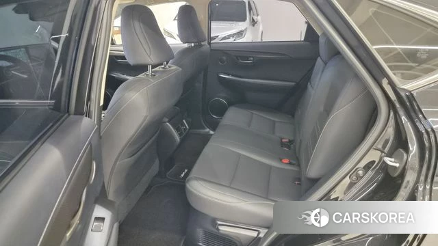 Lexus NX300h 2021 Черный из Кореи, фото 2