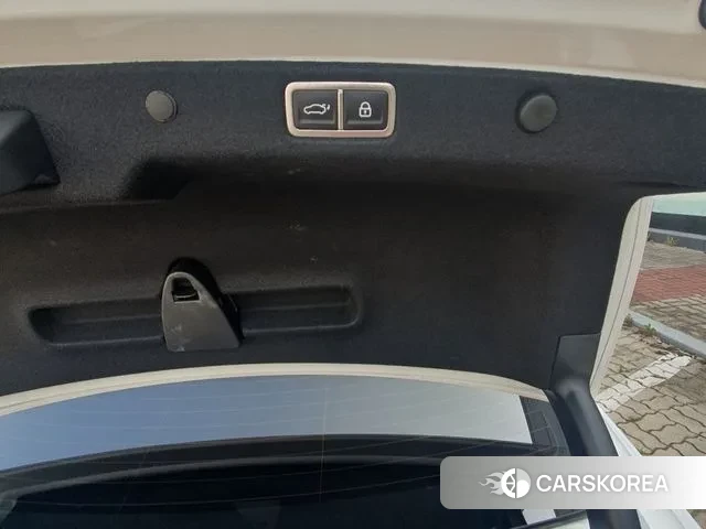 Hyundai Grandeur Hybrid (GN7) 2023 Белый из Кореи, фото 2