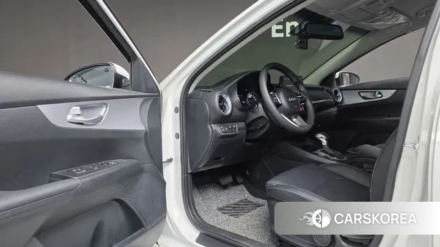 Kia The New K3 2nd generation 2024 Белый из Кореи, фото 2