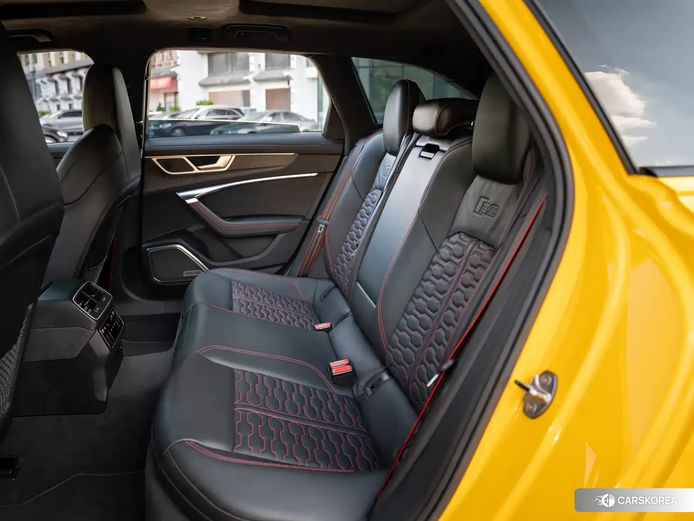 Audi RS 6 2023 Yellow/orange из Китая, фото 2