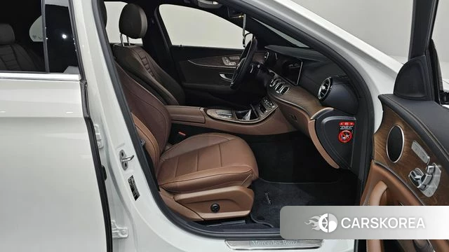 Mercedes-Benz E-Class W213 2021 Белый из Кореи, фото 2